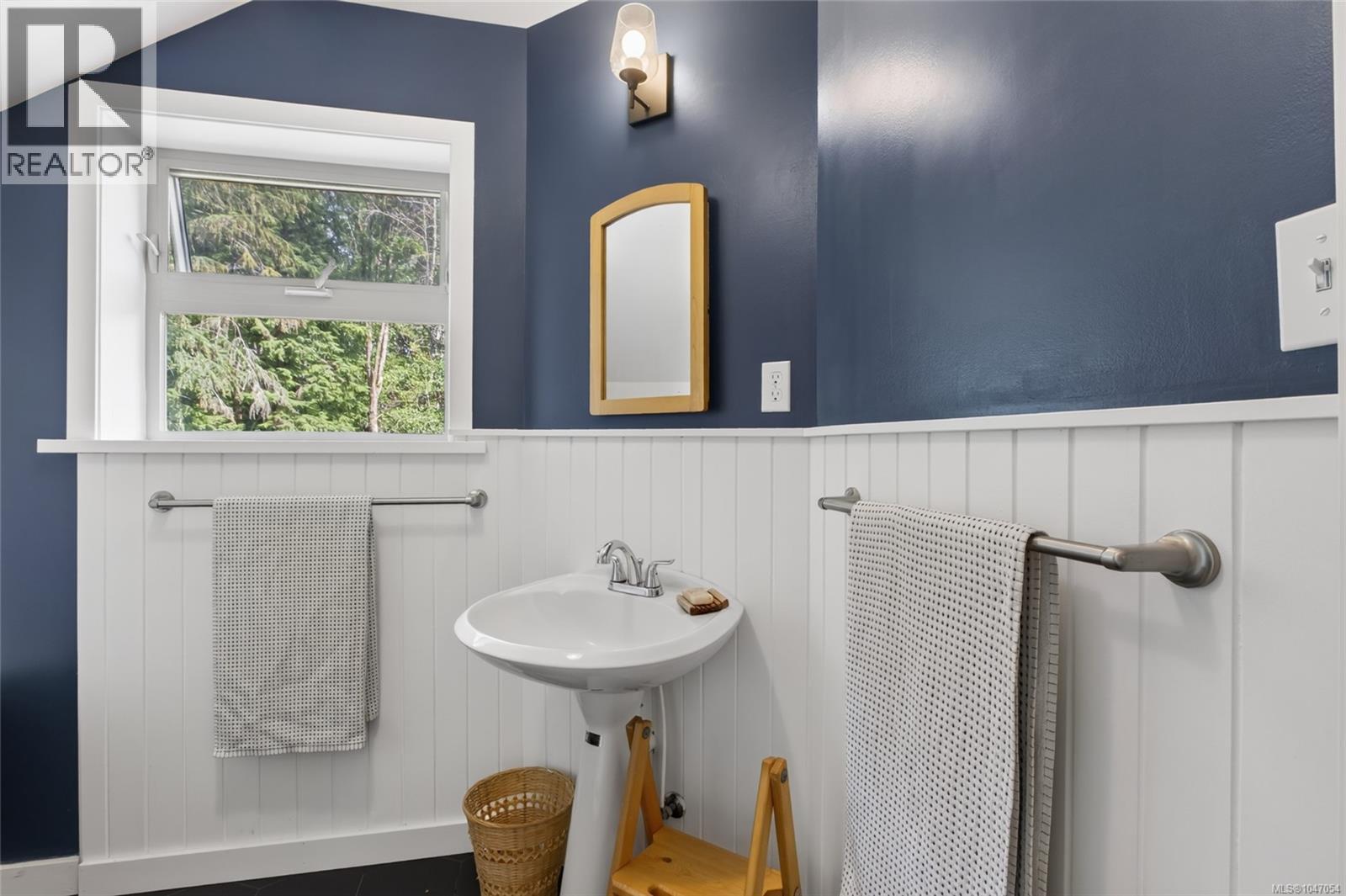 6565/6553 Fitzgerald Rd - Image 38