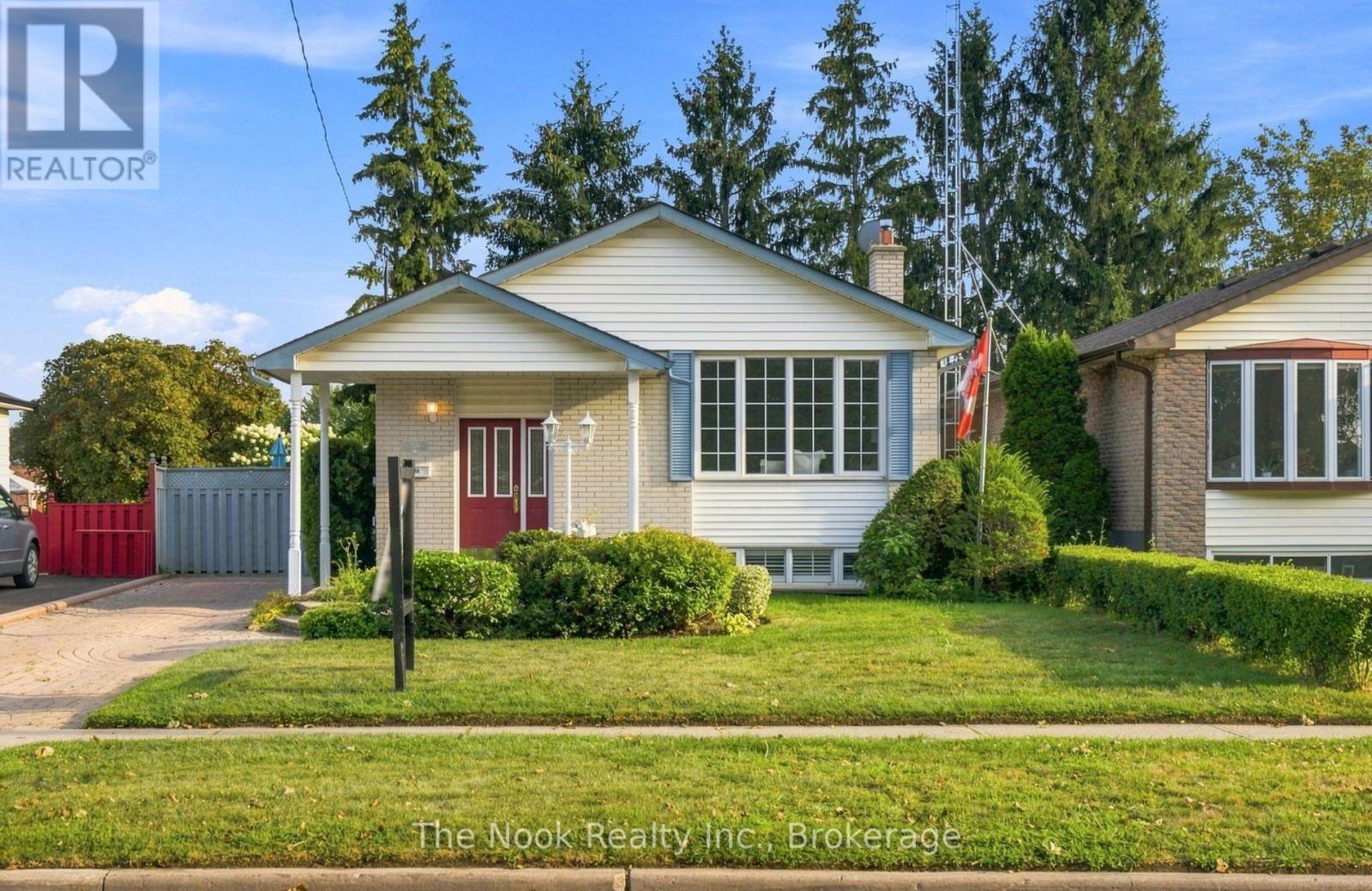 274 LABRADOR DRIVE - 1