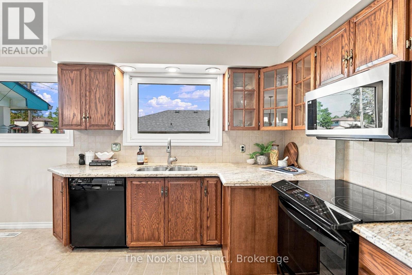 274 LABRADOR DRIVE - Image 11