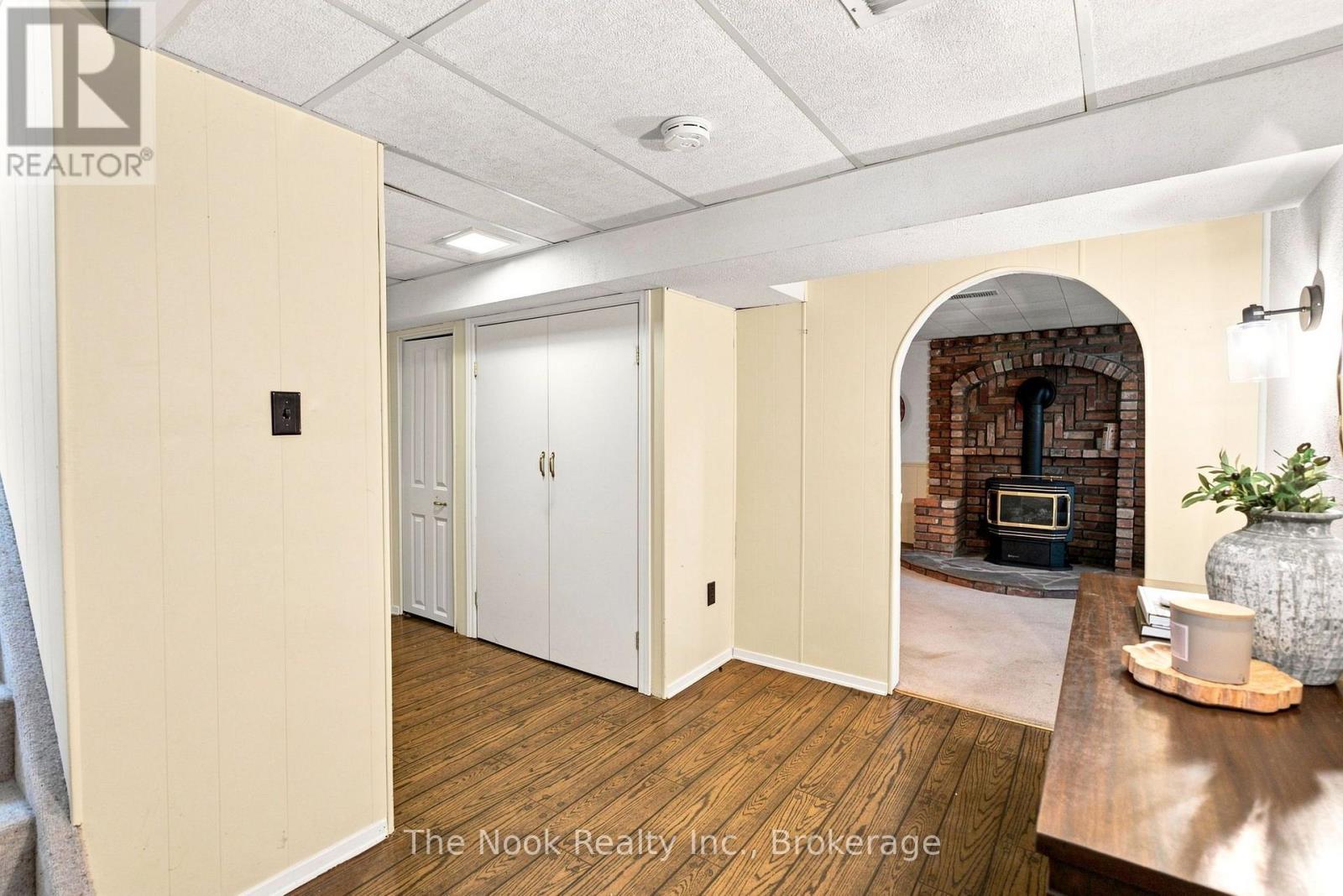 274 LABRADOR DRIVE - 27