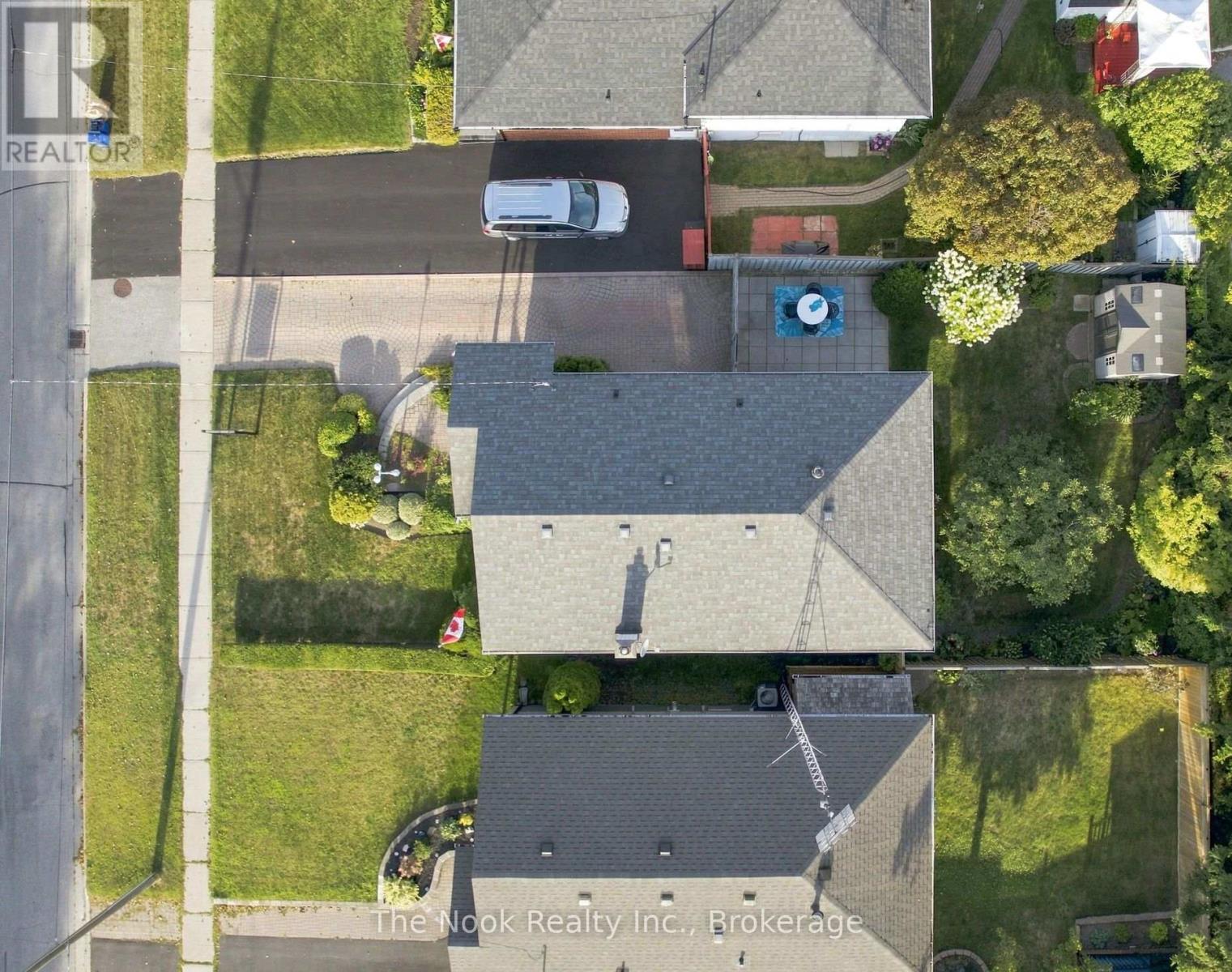 274 LABRADOR DRIVE - Image 3