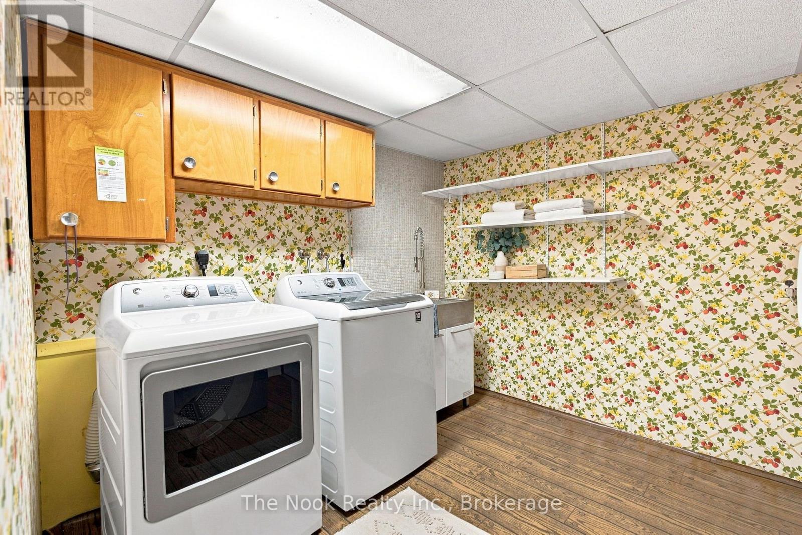 274 LABRADOR DRIVE - 39