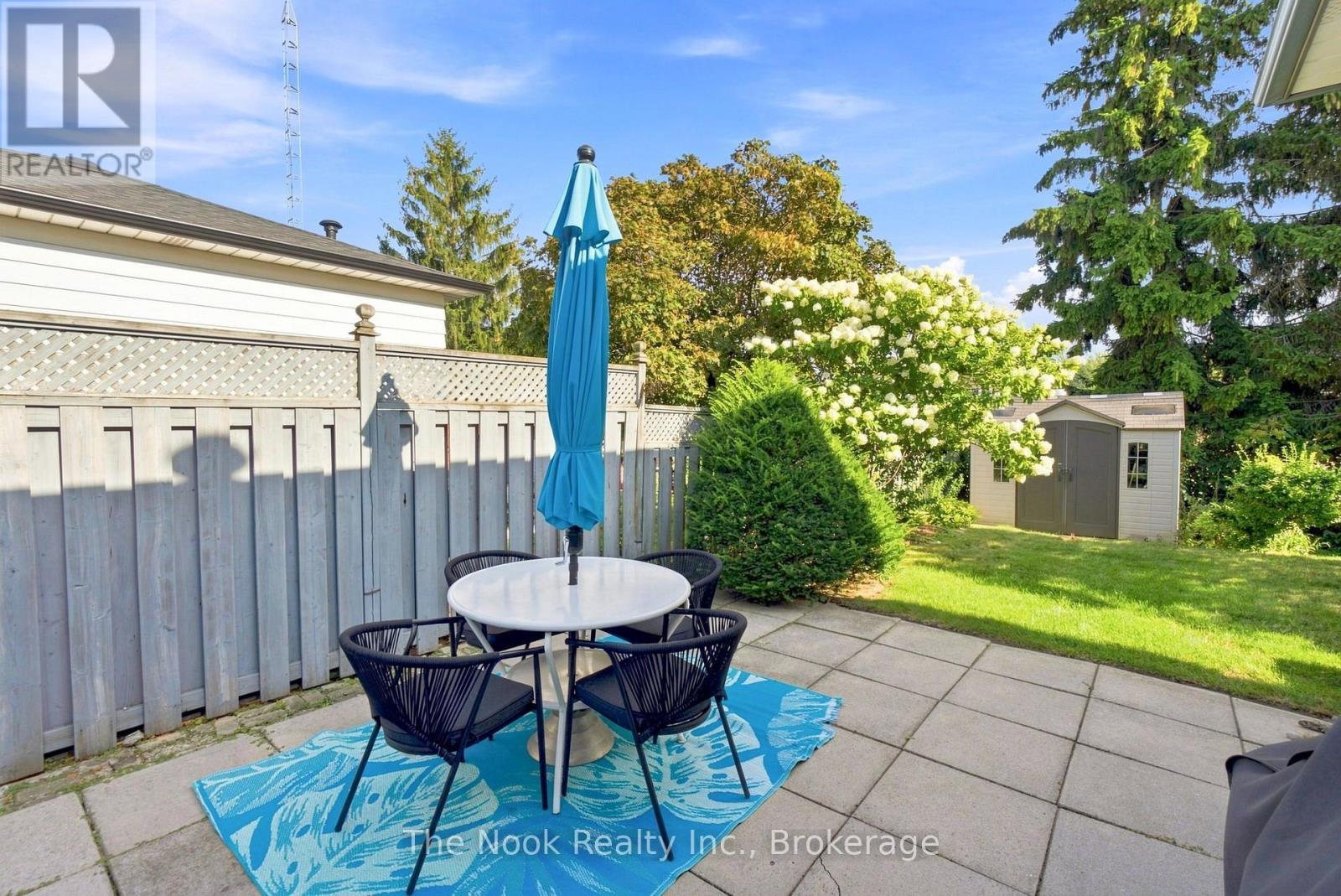 274 LABRADOR DRIVE - 41