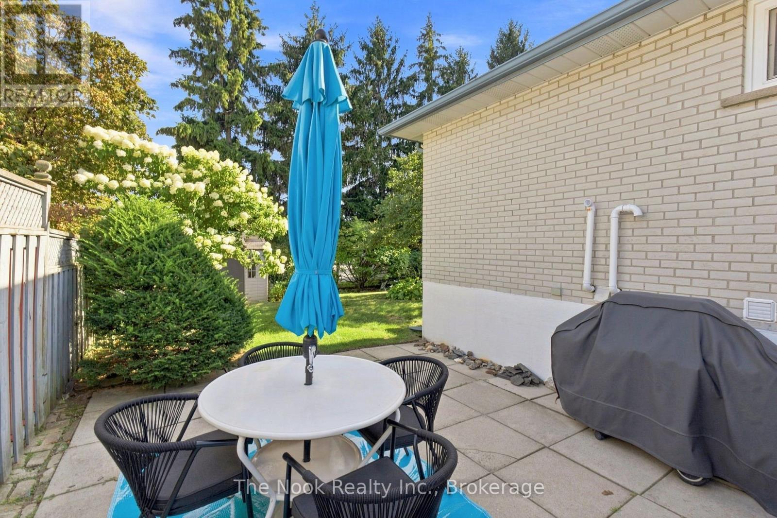 274 LABRADOR DRIVE - 42
