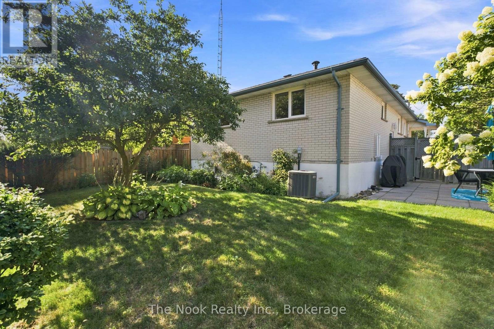 274 LABRADOR DRIVE - Image 45