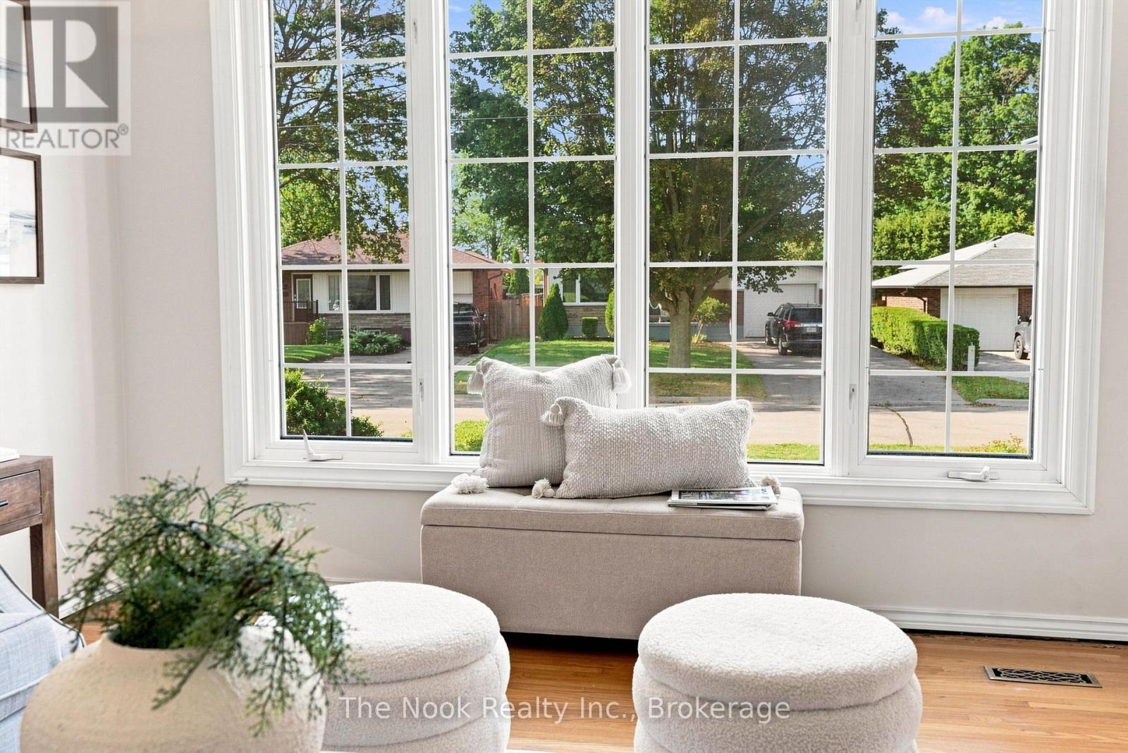 274 LABRADOR DRIVE - Image 9