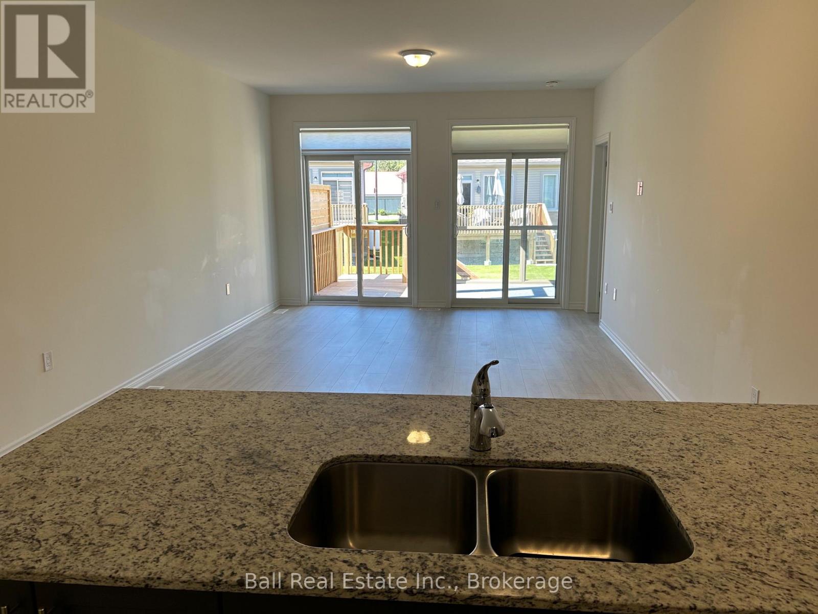 17 Lakewood Crescent — photo 11