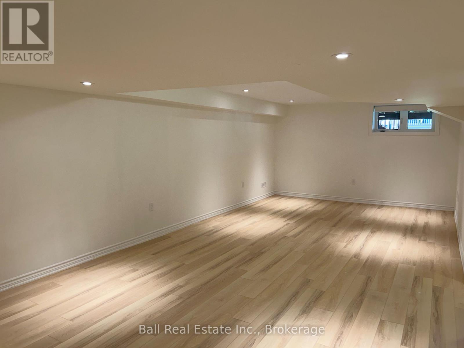 17 Lakewood Crescent — photo 16