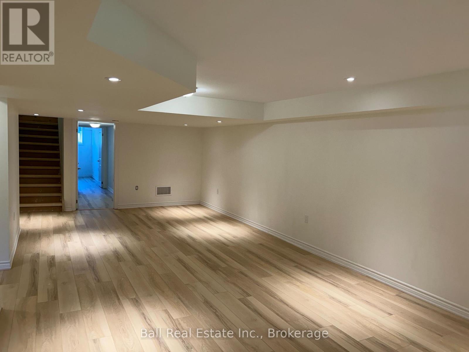 17 Lakewood Crescent — photo 18