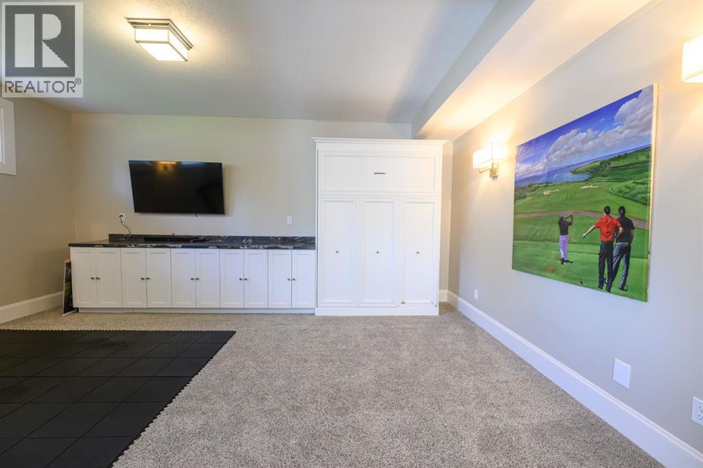 9435 Wedgwood Drive South - Image 25