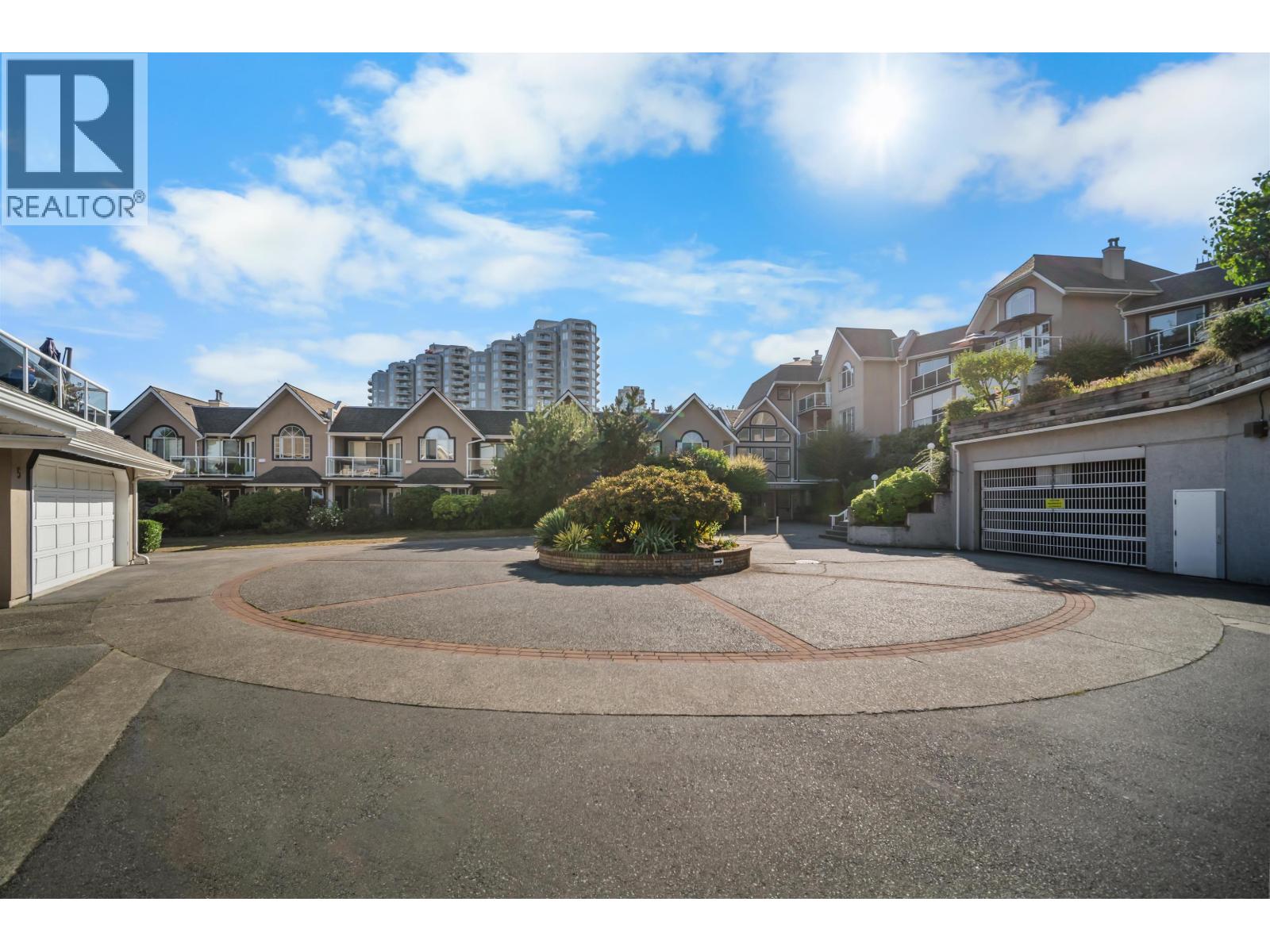 504 25 RICHMOND STREET, New Westminster