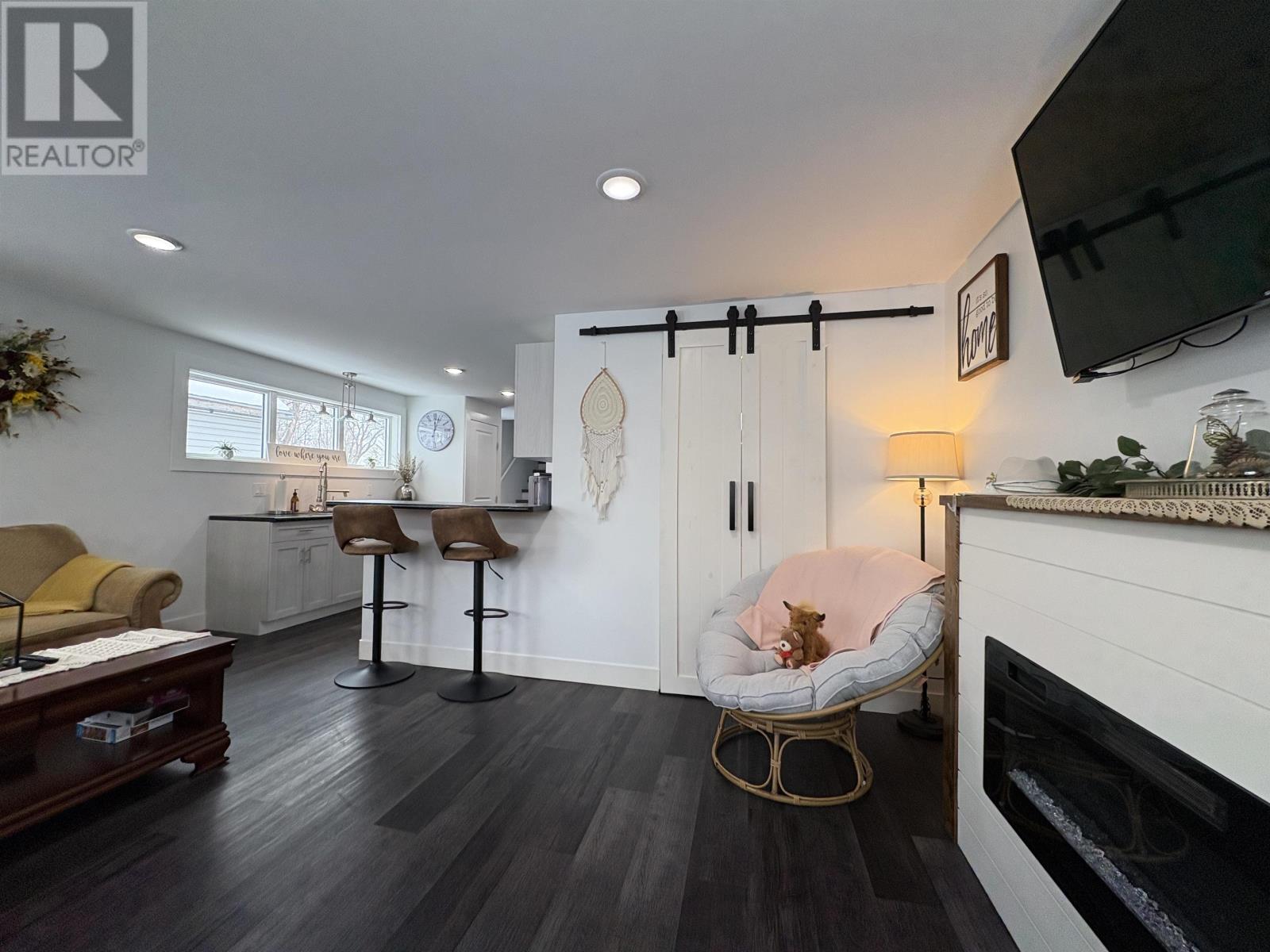1026 Third ST E - 8