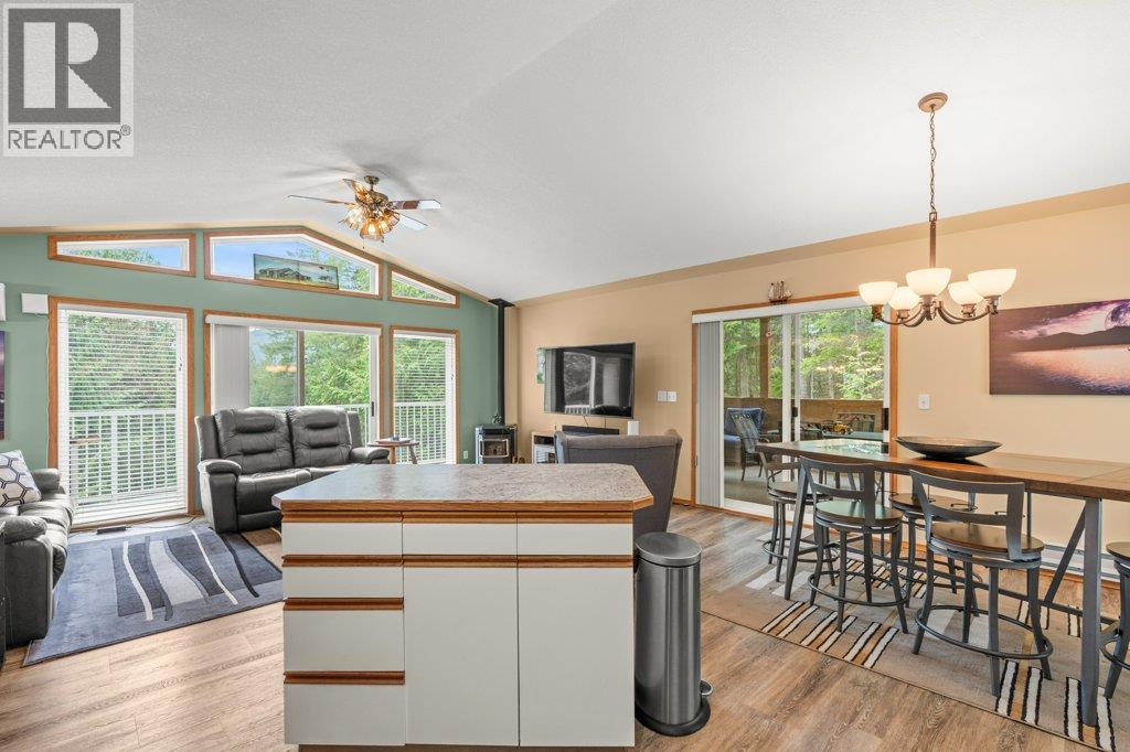 12 Old Town Road, Sicamous