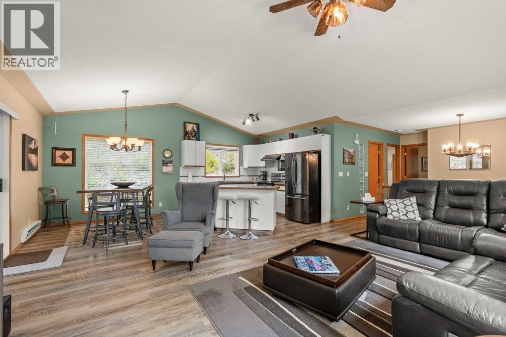 12 Old Town Road, Sicamous