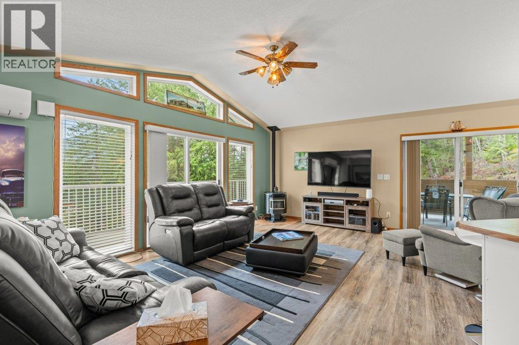 12 Old Town Road, Sicamous