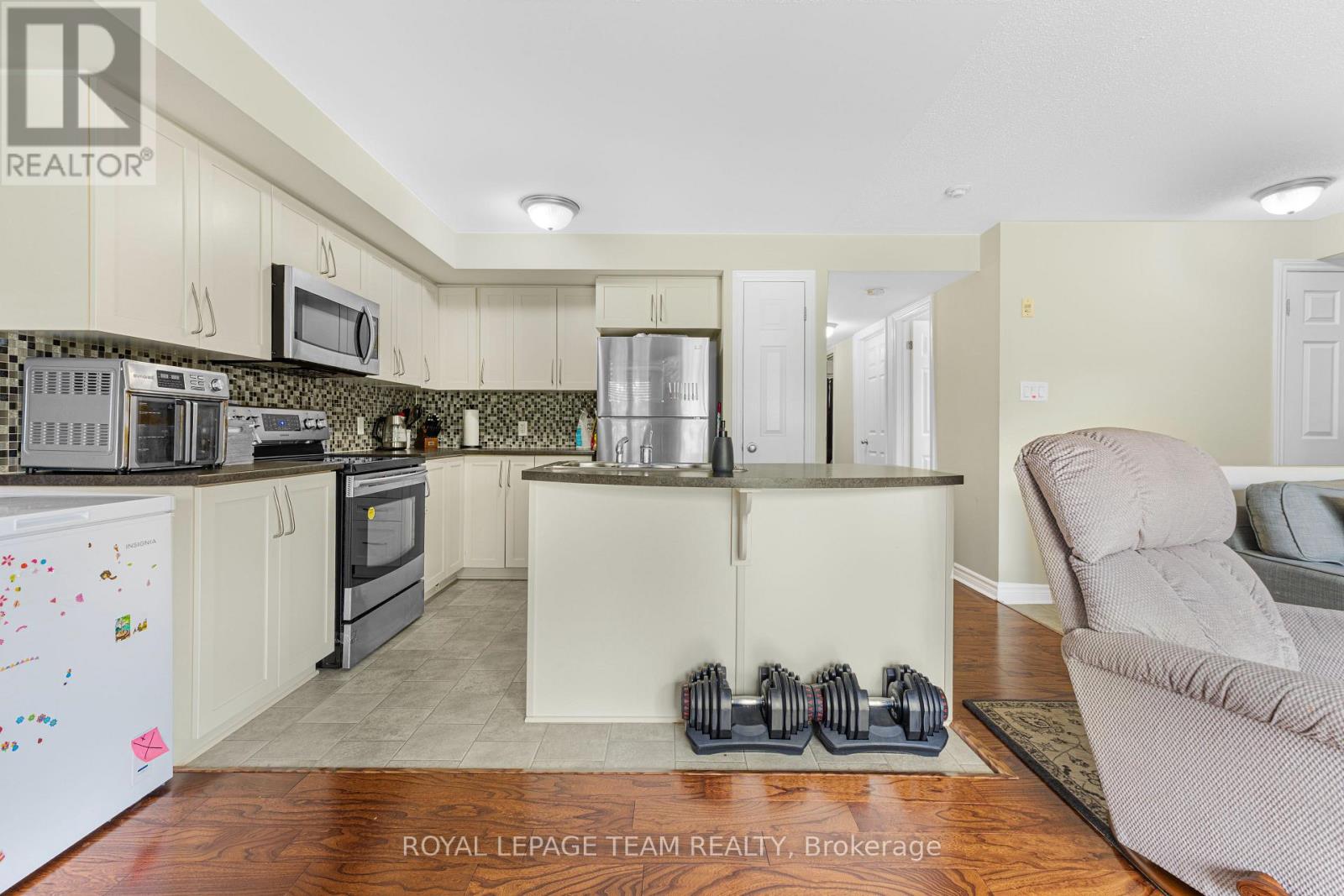 #6 313 CRESTHAVEN DRIVE - Image 13