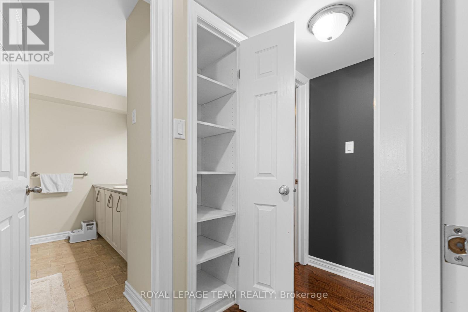 #6 313 CRESTHAVEN DRIVE - Image 16