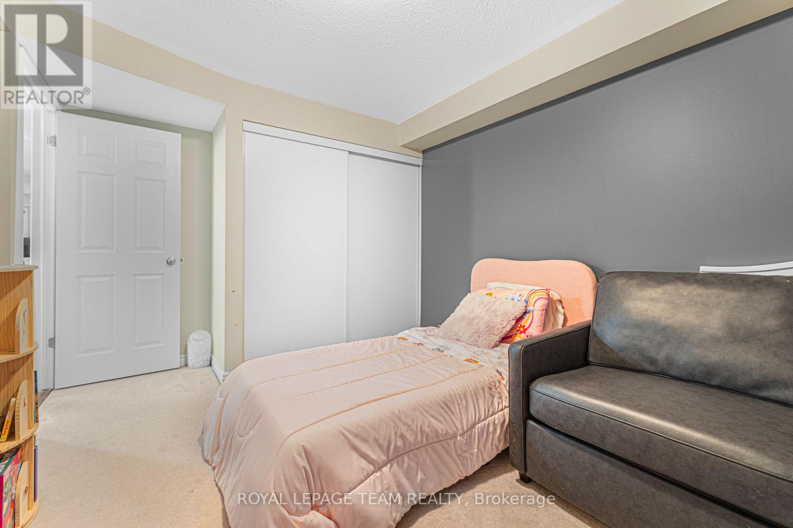 #6 313 CRESTHAVEN DRIVE - Image 24