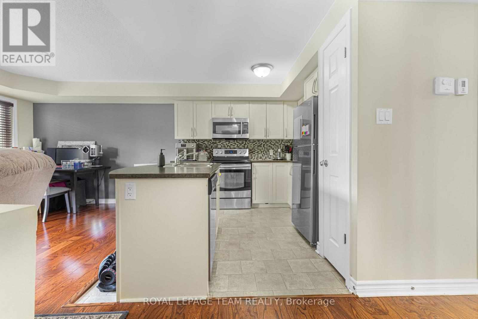 #6 313 CRESTHAVEN DRIVE - Image 7