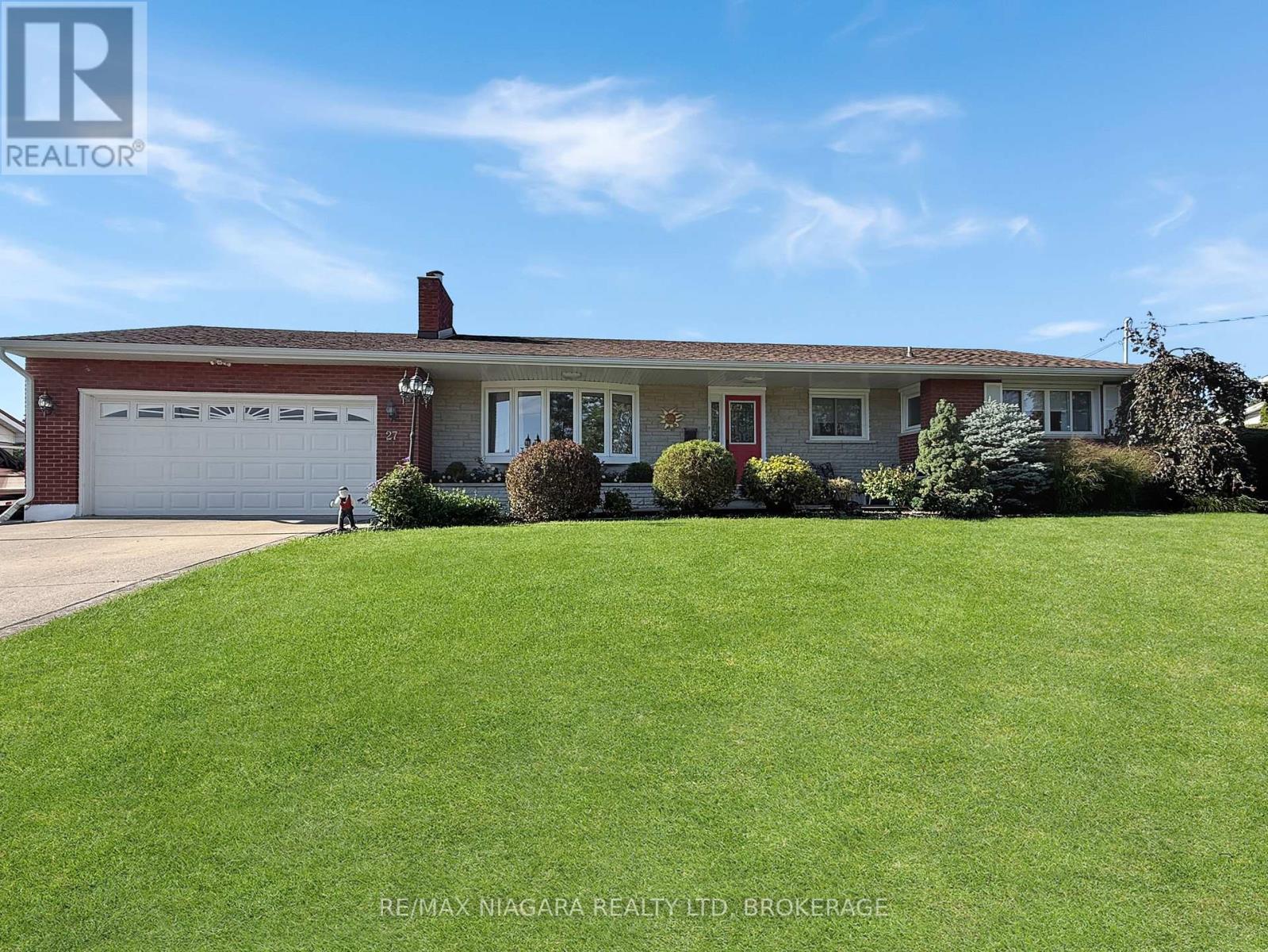 27 LINDBERGH DRIVE - 2