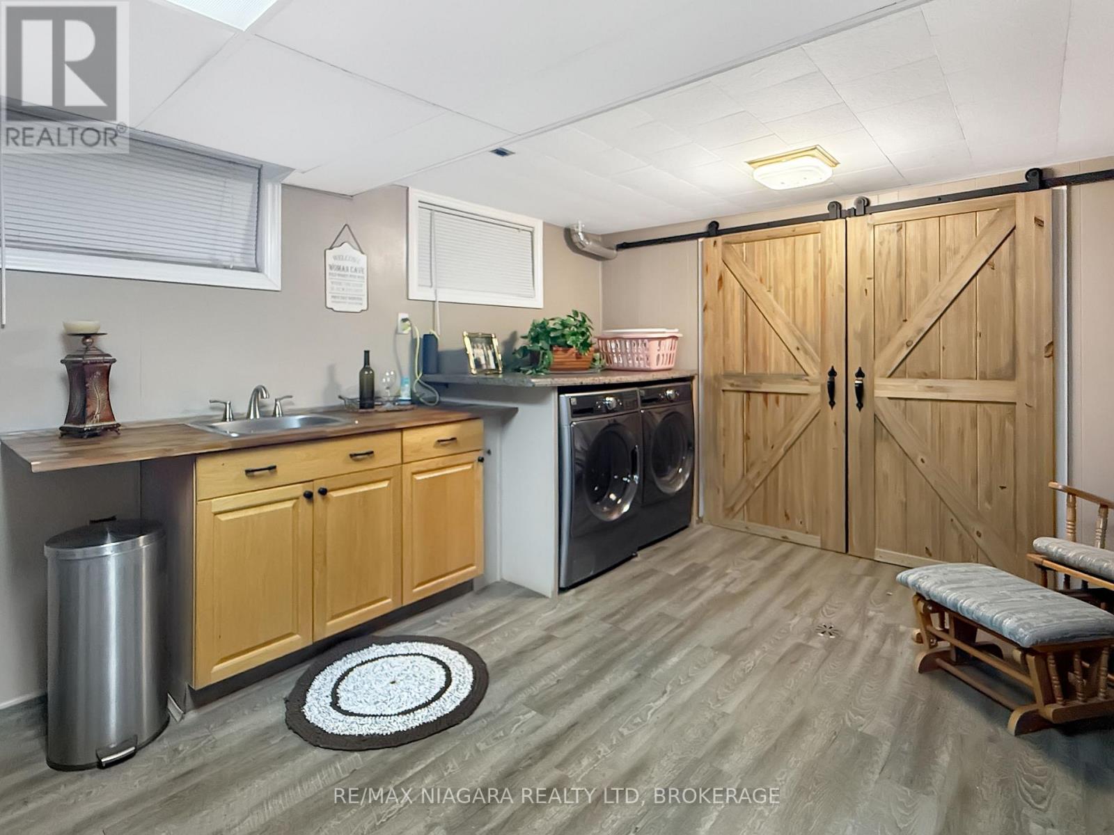27 LINDBERGH DRIVE - 22
