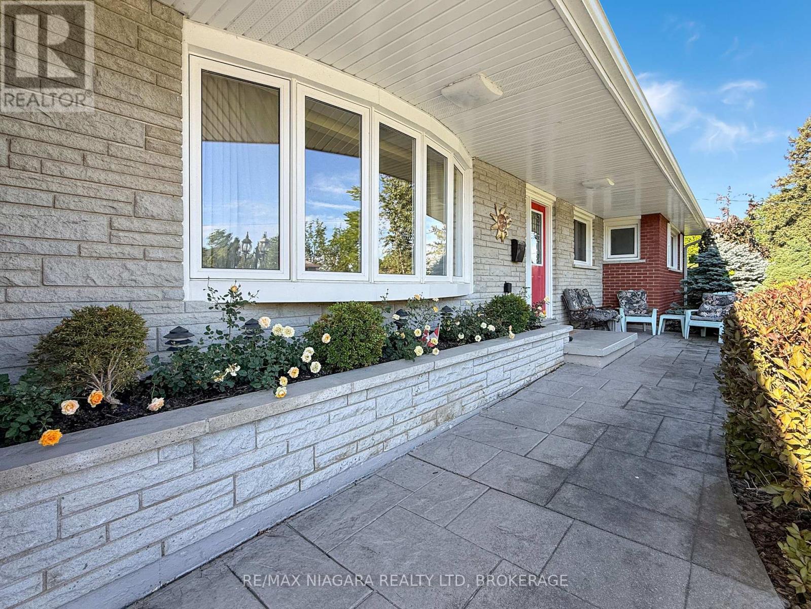 27 LINDBERGH DRIVE - 3