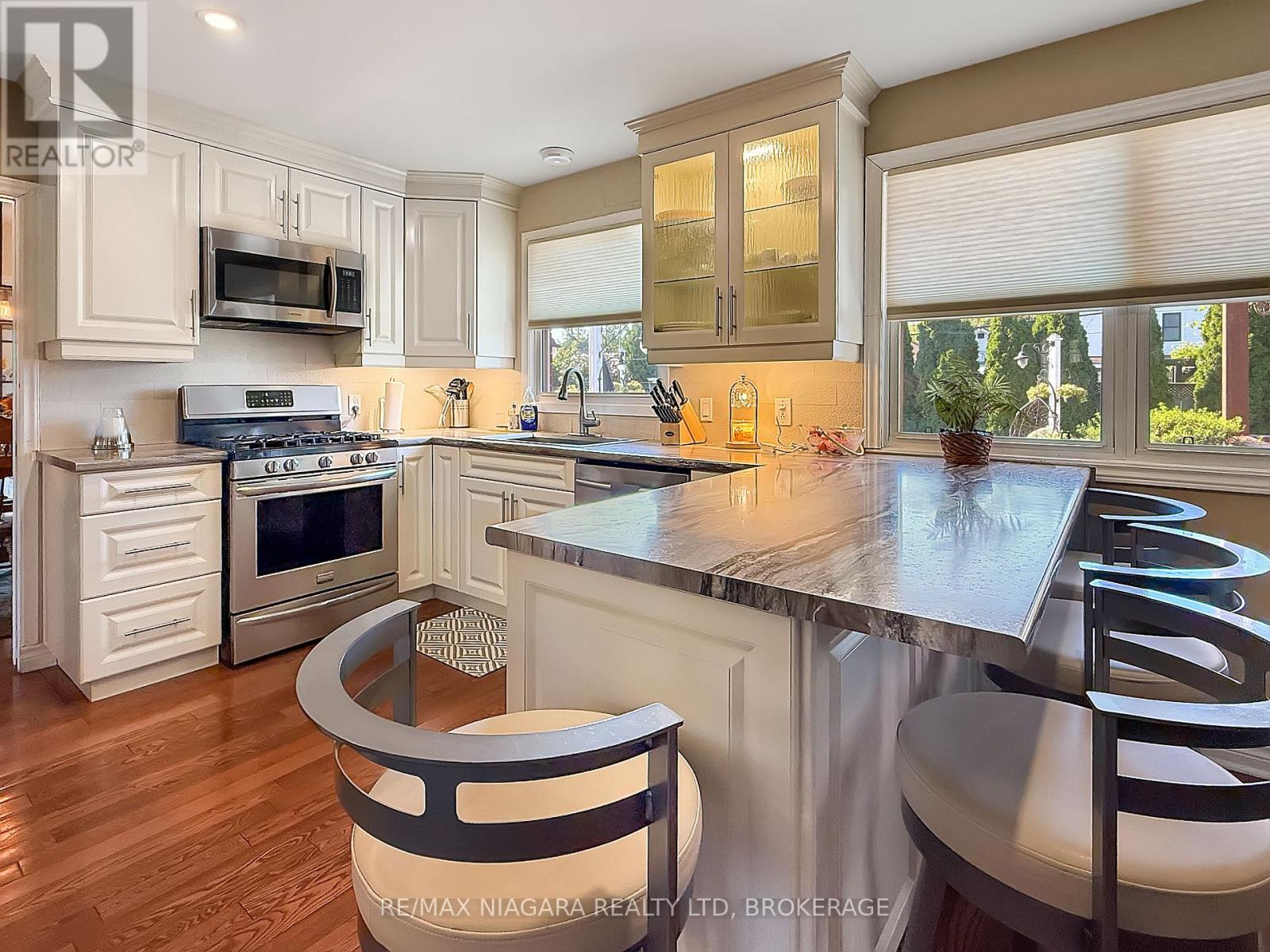 27 LINDBERGH DRIVE - 8