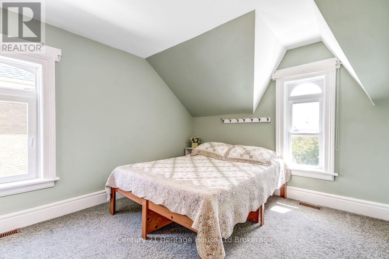 166 DUNDAS STREET W - Image 12
