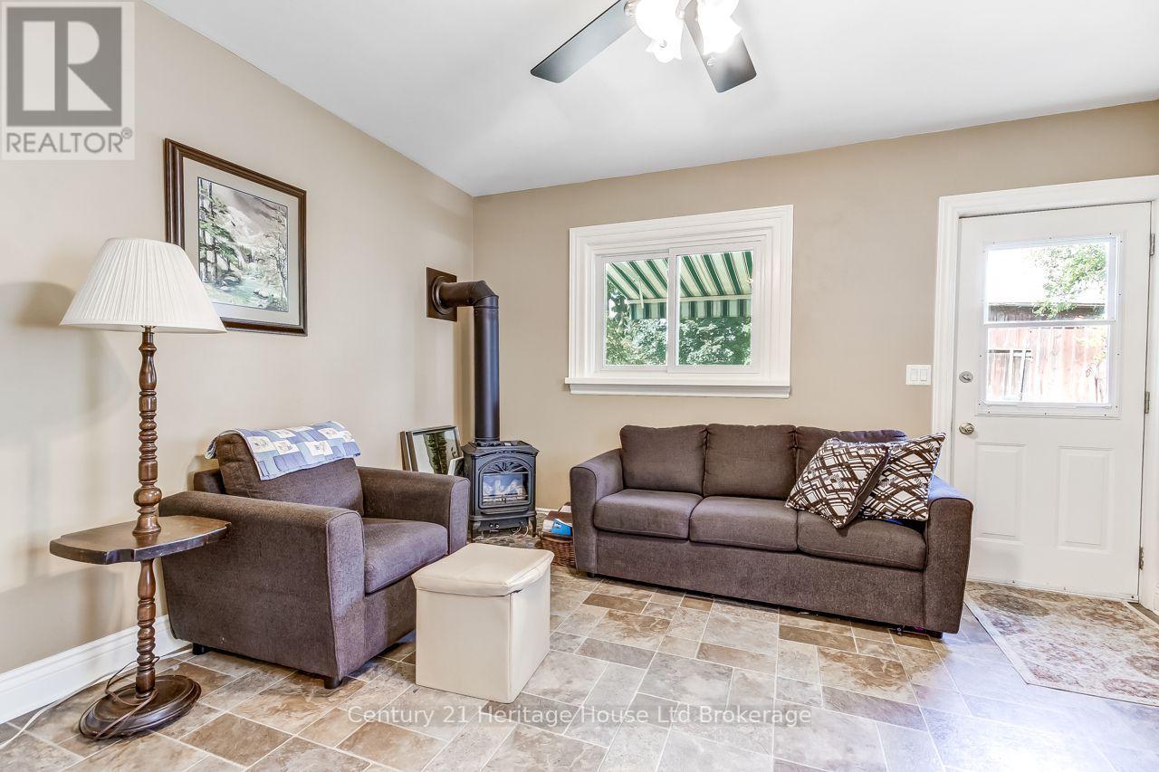 166 DUNDAS STREET W - Image 7