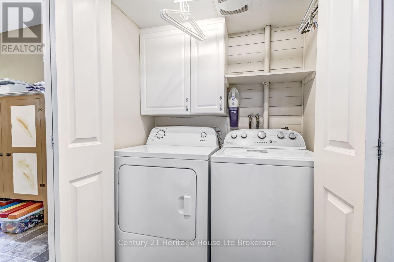 166 DUNDAS STREET W - Image 9