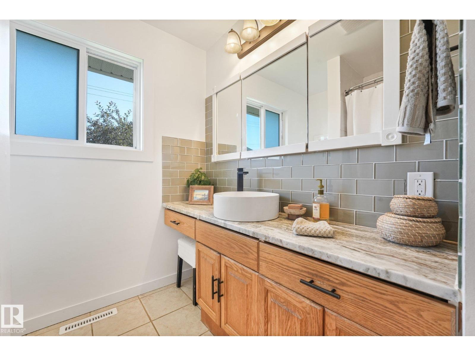 16613 90 AV NW - 17