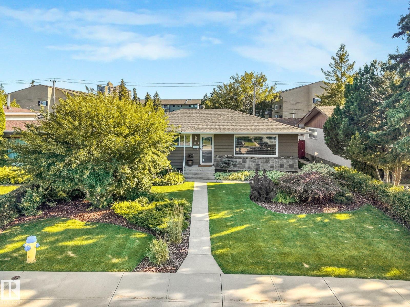 16613 90 AV NW - 1
