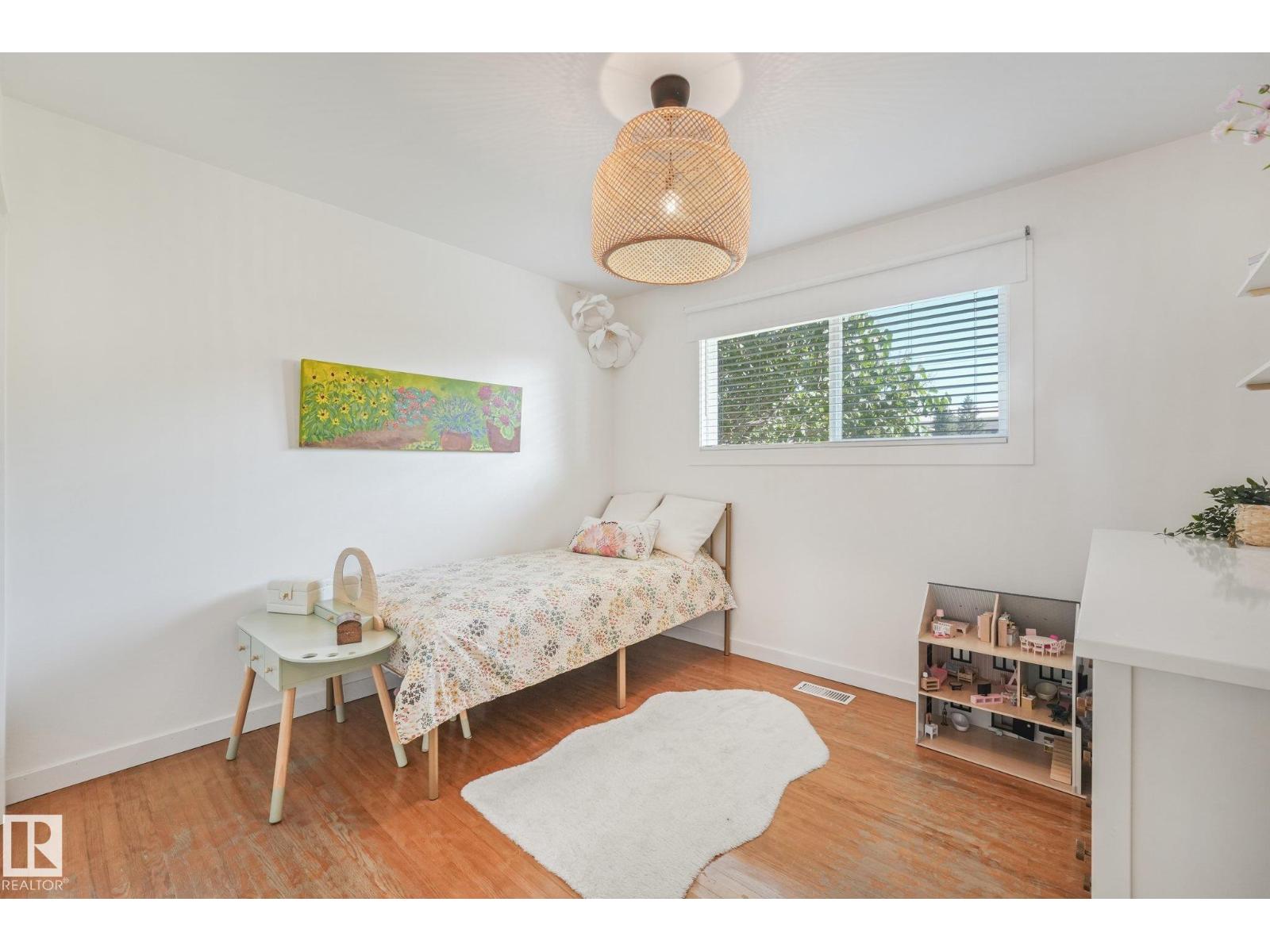 16613 90 AV NW - 21
