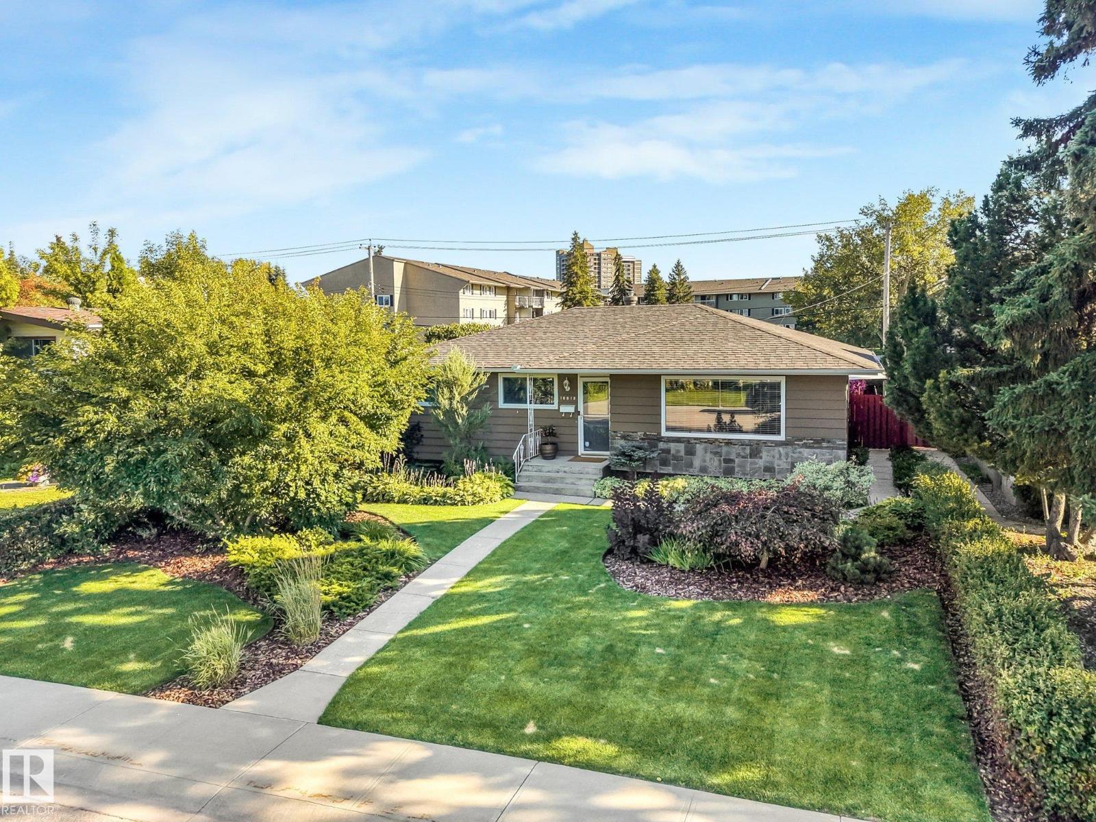 16613 90 AV NW - 2