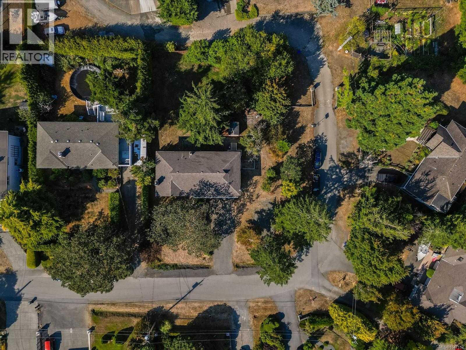 3944 Circle Dr - Image 46