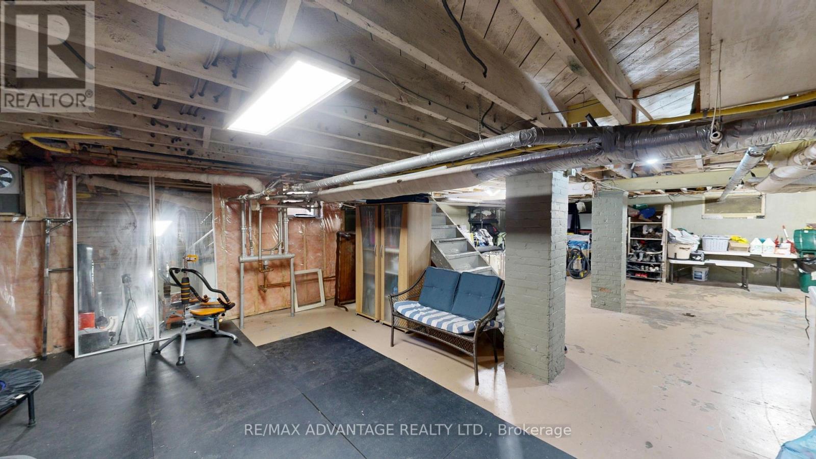 4 FARLEY PLACE - 40