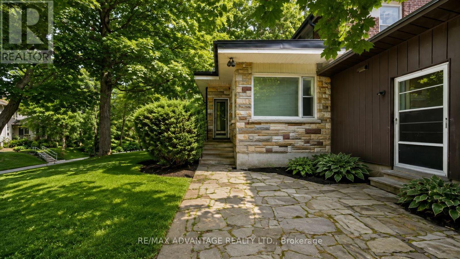 4 FARLEY PLACE - 43