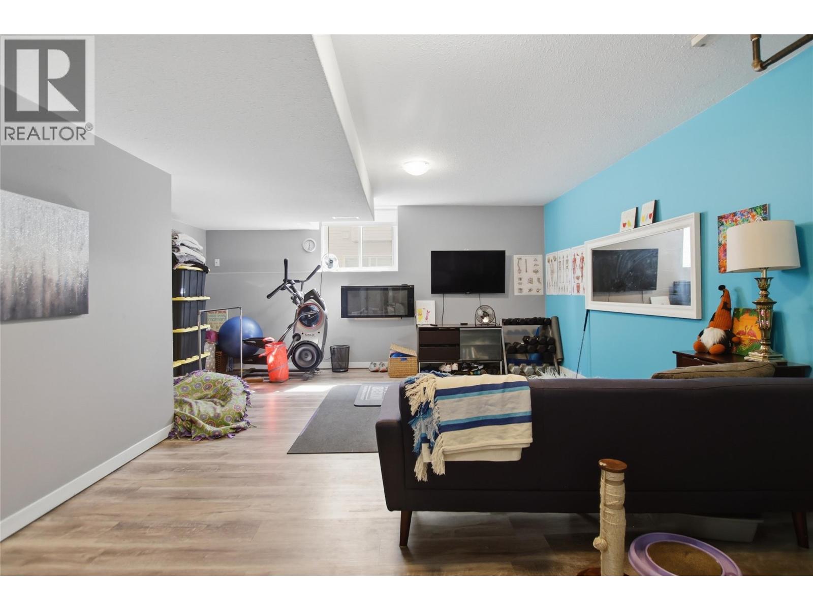 1907 Snowberry Crescent - 23