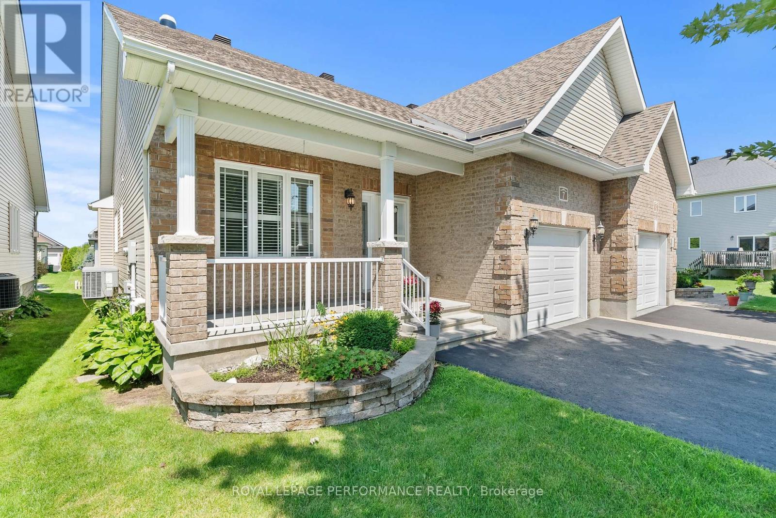 7 ABBEY CRESCENT - 2