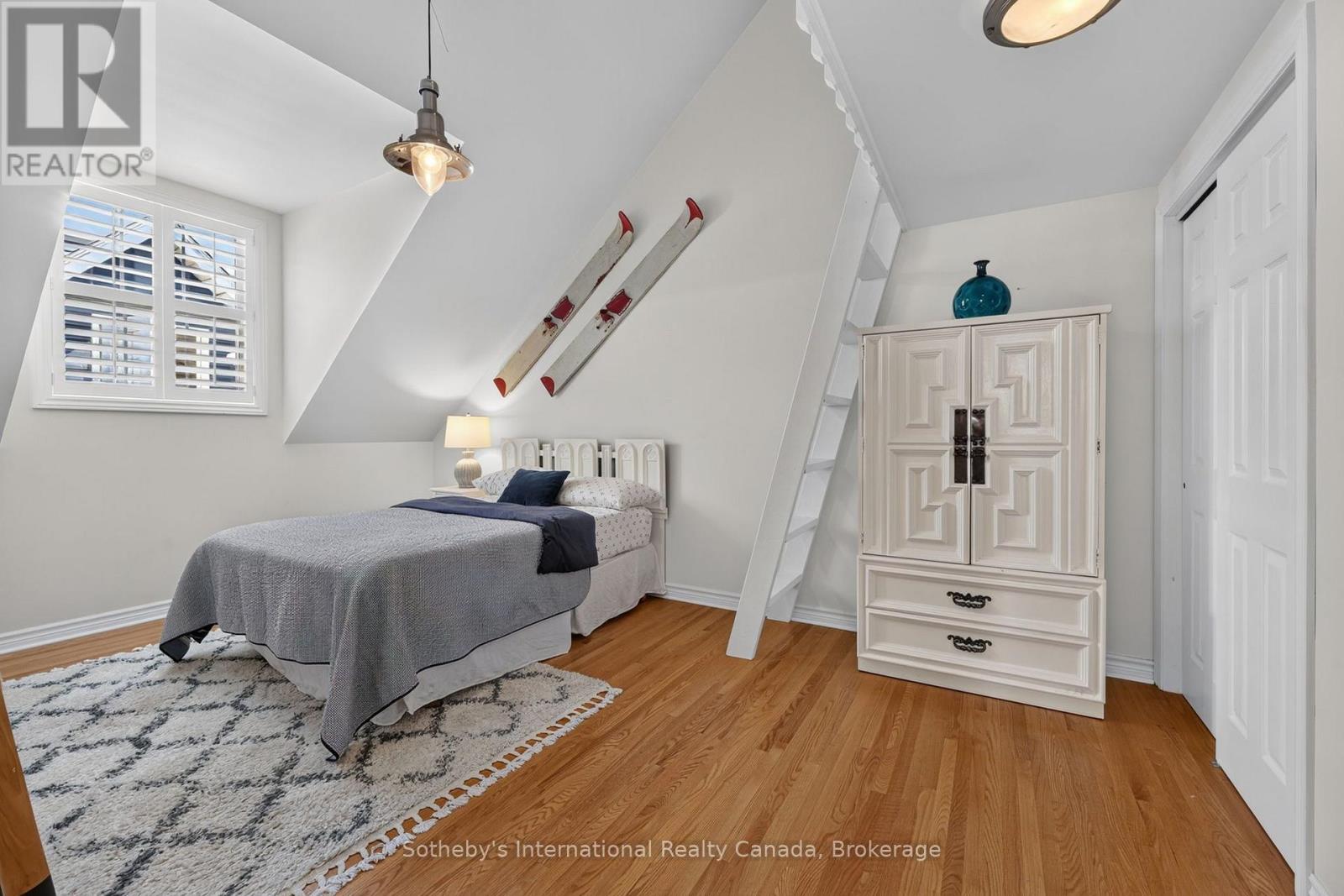 10 LUNDY LANE - 22