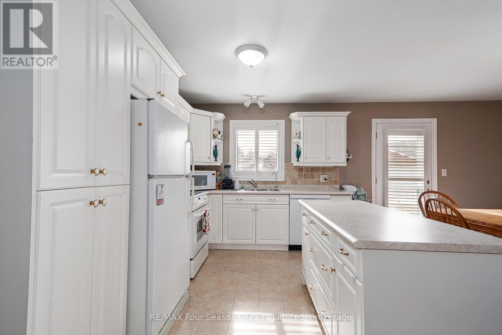 #49 275 HURON STREET - 10