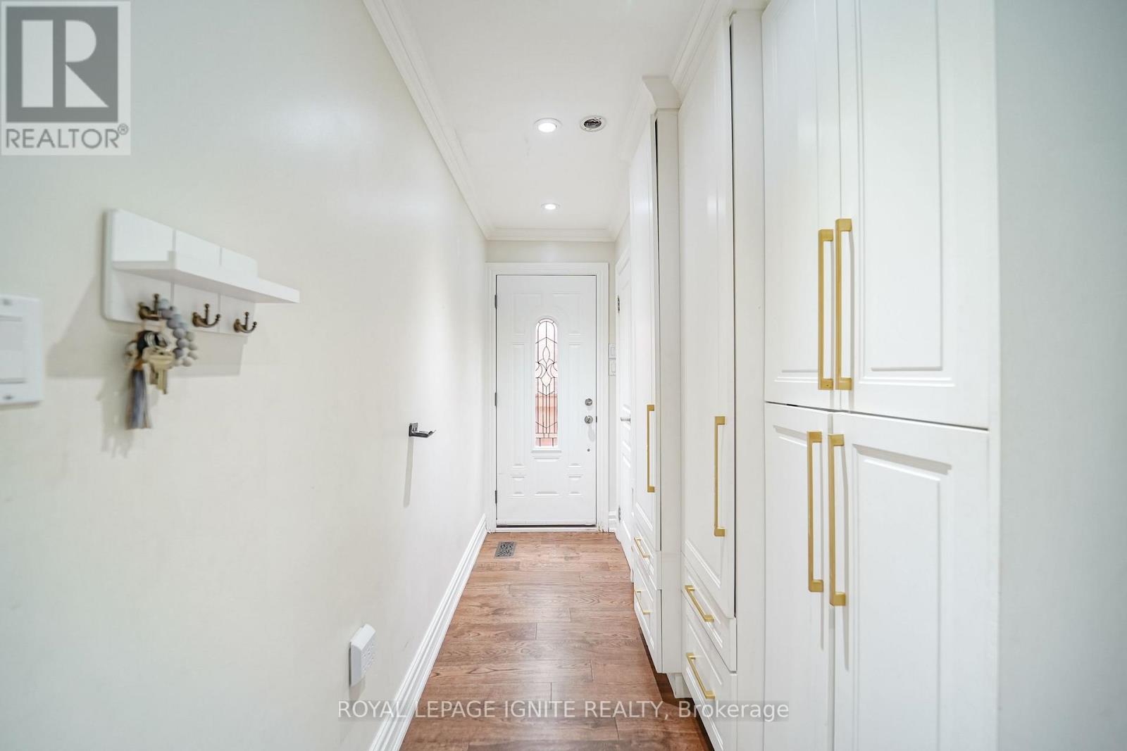 1592 HARROWSMITH COURT N - Image 32