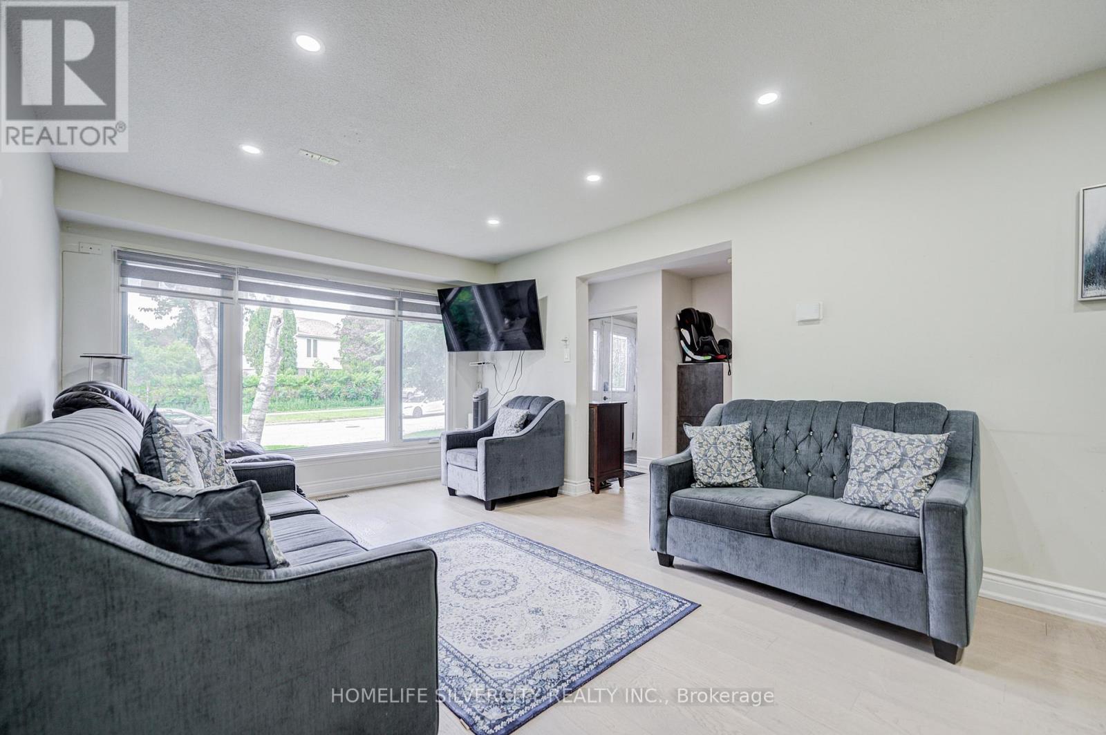 160 PURVIS CRESCENT - 2