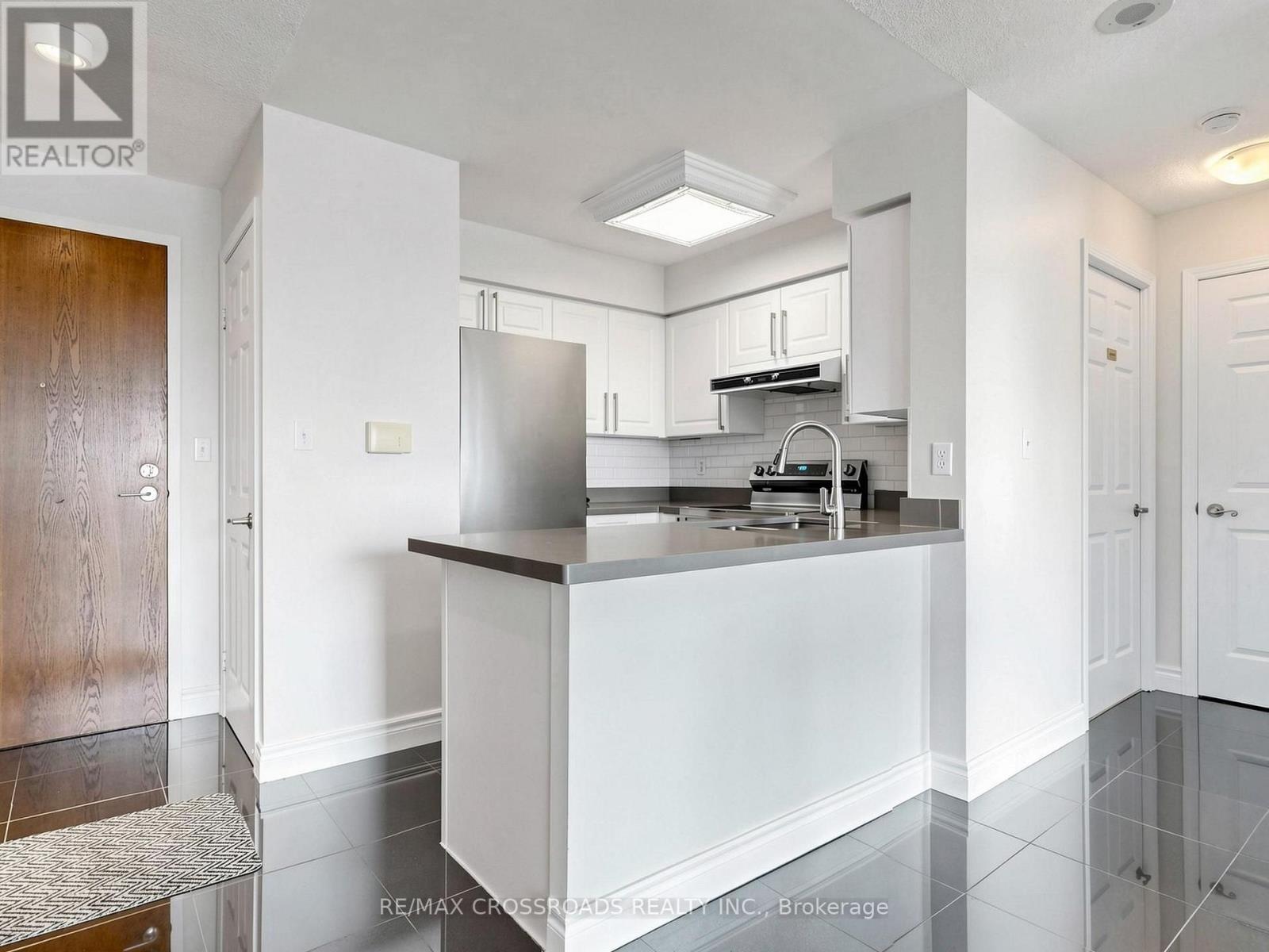 #713 3 ELLESMERE STREET - 13