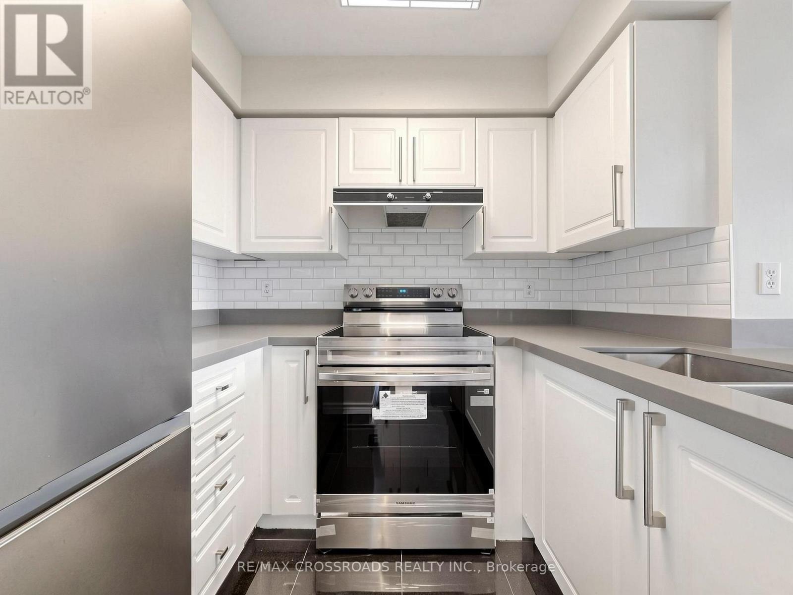 #713 3 ELLESMERE STREET - 15