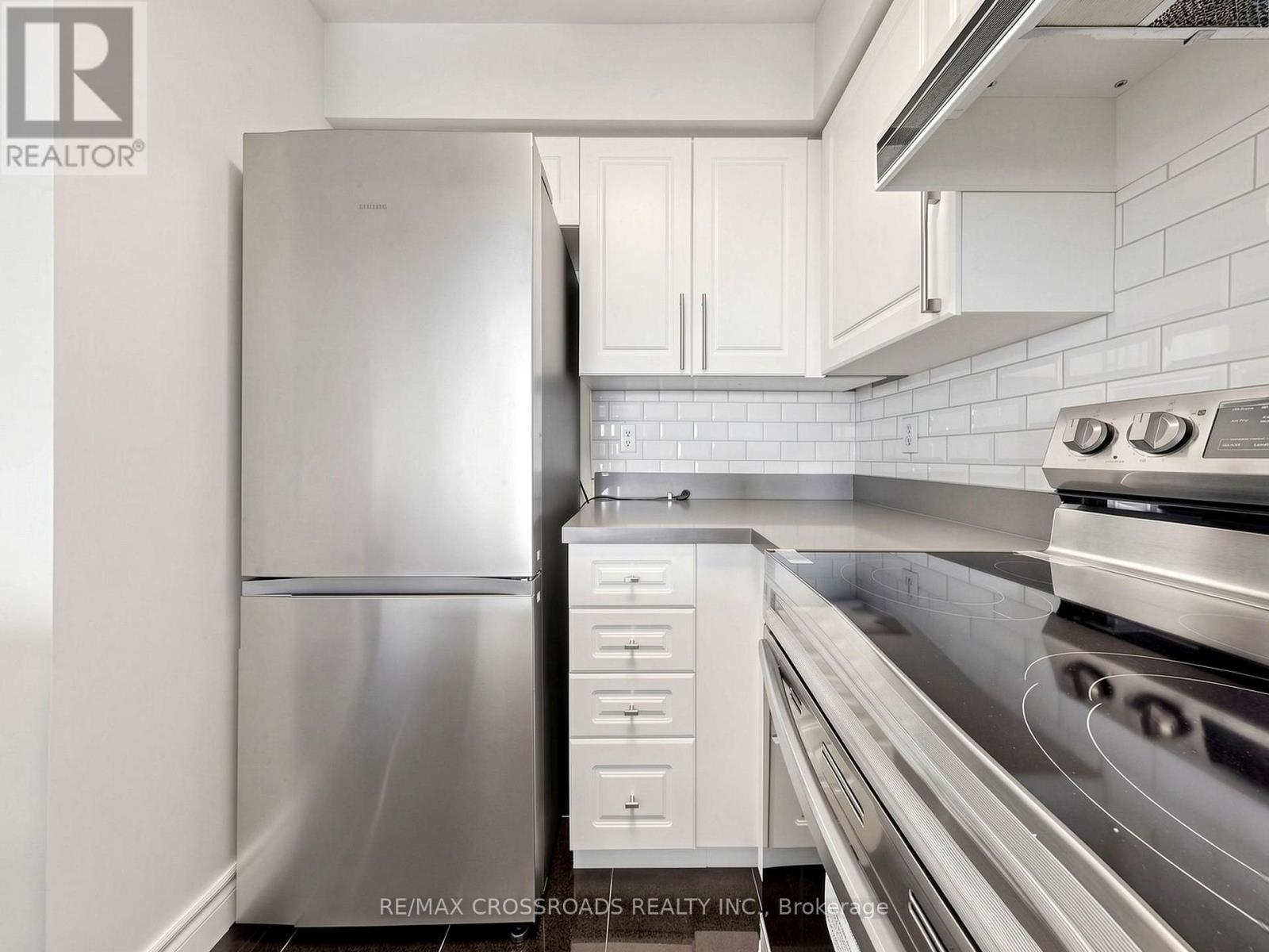#713 3 ELLESMERE STREET - 16