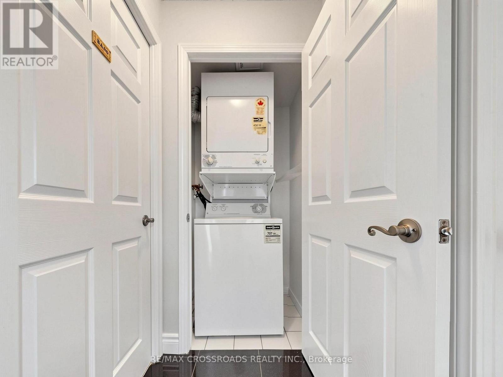 #713 3 ELLESMERE STREET - 24