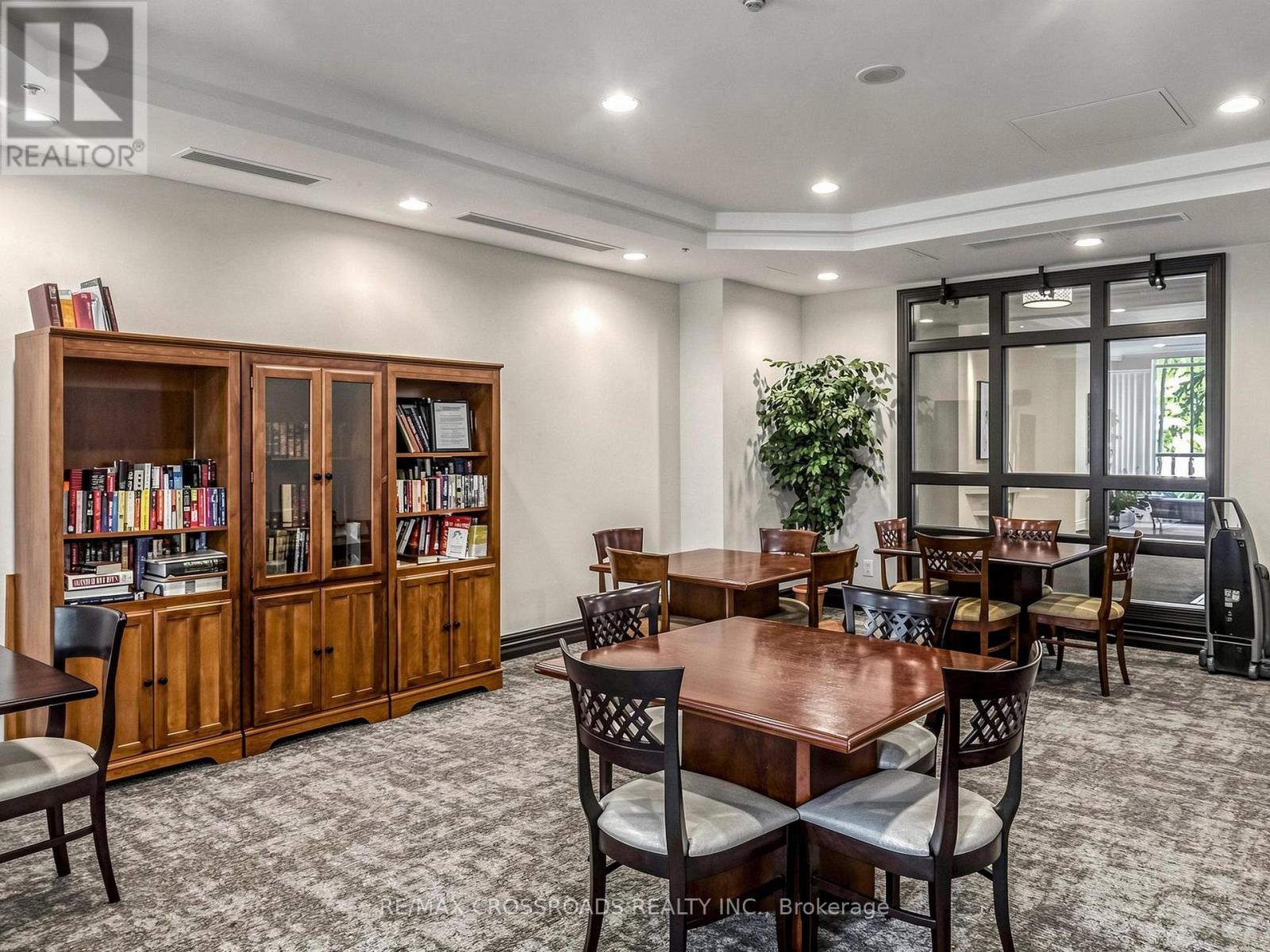 #713 3 ELLESMERE STREET - 32