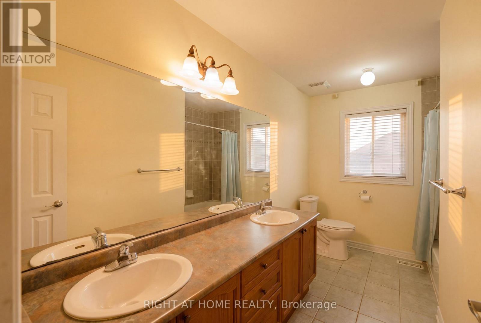 52 PRINCE WILLIAM WAY - 45