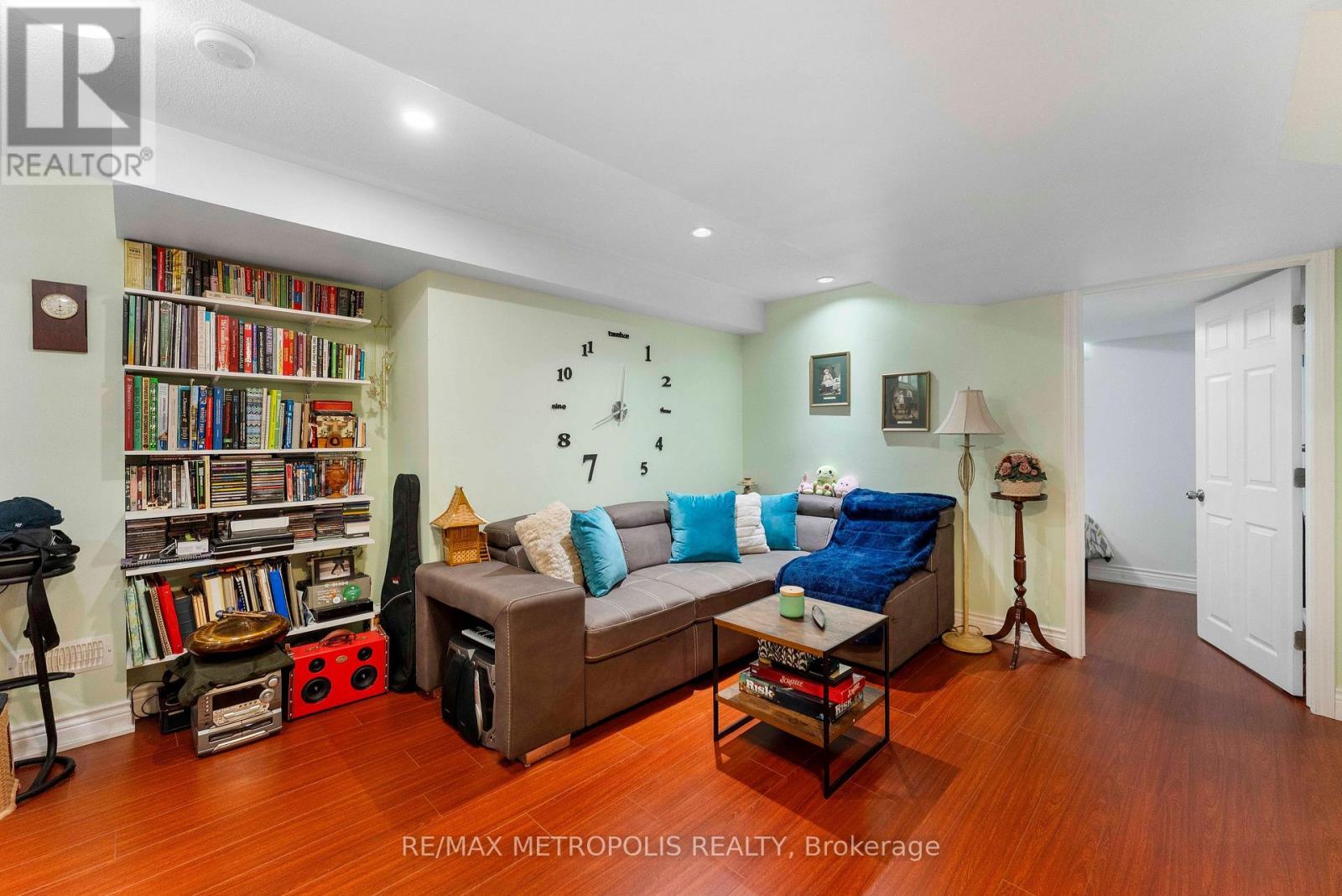 2 BRENTWICK DRIVE - 39